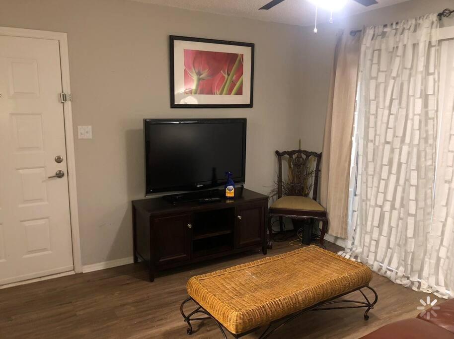 Lovely 1-Bedroom Rental Space With Free Parking Charlotte Exteriör bild